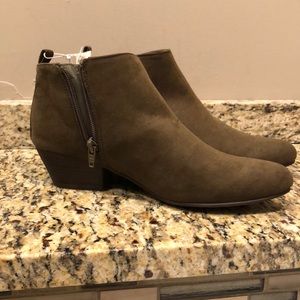 Old Navy Booties olive green size 8
